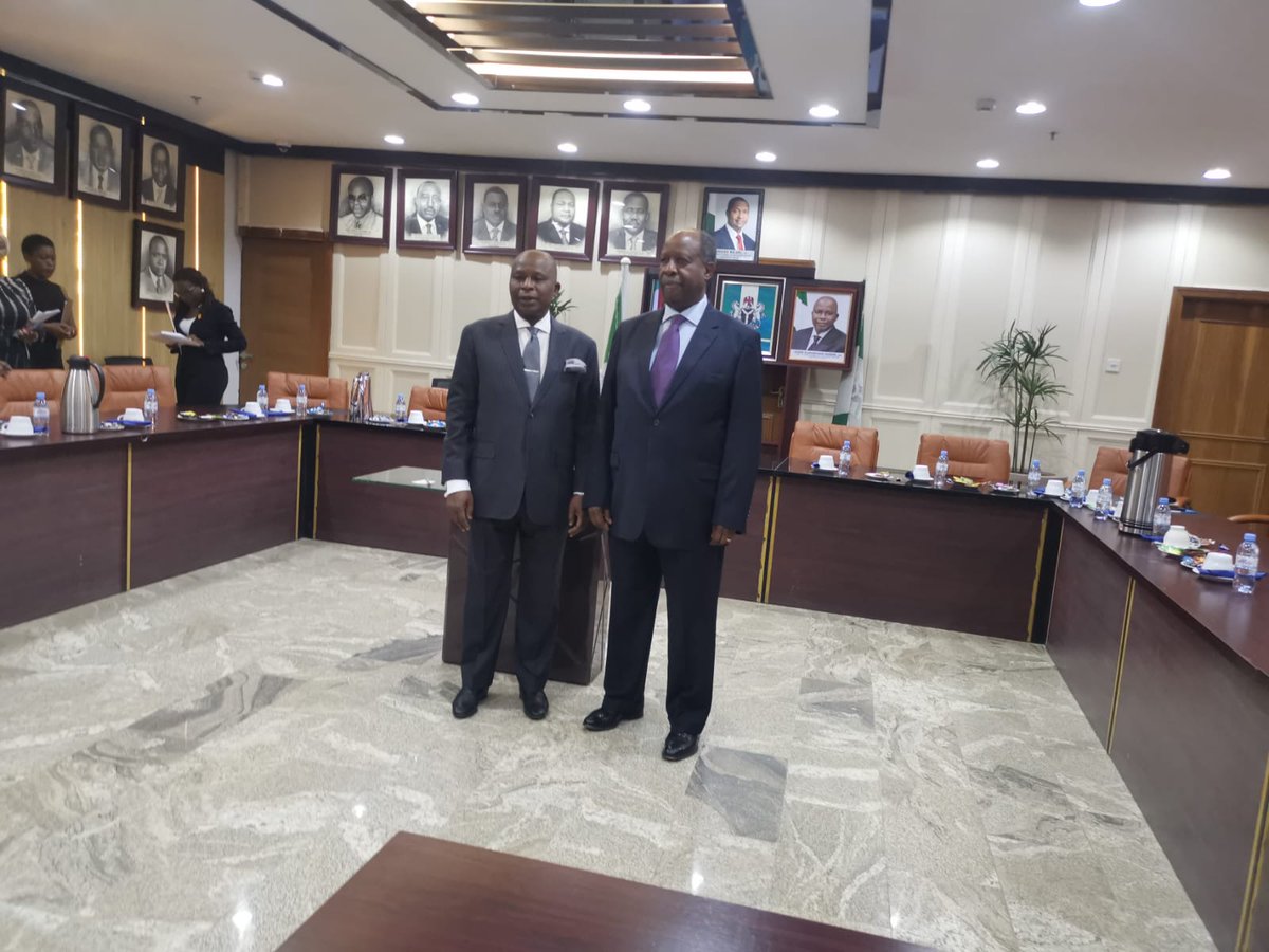 UN_UNOWAS's tweet photo. As the Chairman of #CNMC, SRSG Simao met with #Nigeria Attorney General &amp; Minister of Justice, Lateef Fagbemi
He reaffirmed UN readiness 2 work with the #Cameoon #Nigeria delegations towards completing the border #demarcation process &amp; consolidating peace
https://t.co/nMRAn4gVm1 https://t.co/zdlXmKJNZS