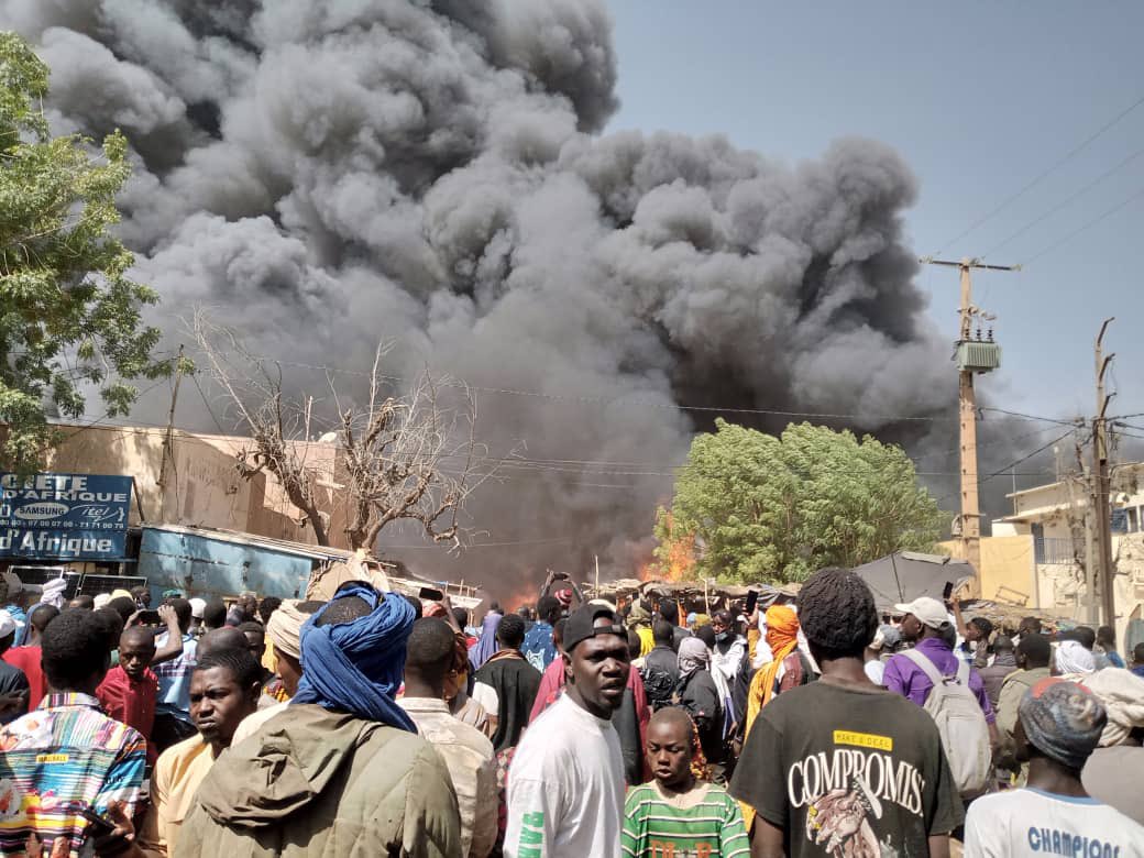 Mossa_ag's tweet photo. #Gao :  Mes pensées accompagnent chaleureusement les habitants de Gao en ces moments difficiles. La destruction du marché est une véritable tragédie, cependant, je suis profondément admiratif de votre résilience face à ce genre d'épreuves. Avec confiance, je suis convaincu que, tout comme par le passé, vous trouverez la force et le soutien nécessaires au sein de votre communauté, avec l’Etat pour surmonter cette épreuve et œuvrer ensemble à construire un avenir plus lumineux pour notre belle cité. 
Je vous témoigne en ces moments difficiles ma totale solidarité. #Mali