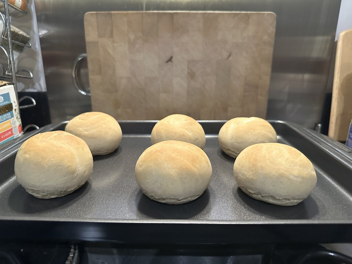 Made bread buns 🍞🥯🤩🥰❤️🥳 🙌 #Breadbuns #Homebaking can’t beat it when weather like this!
