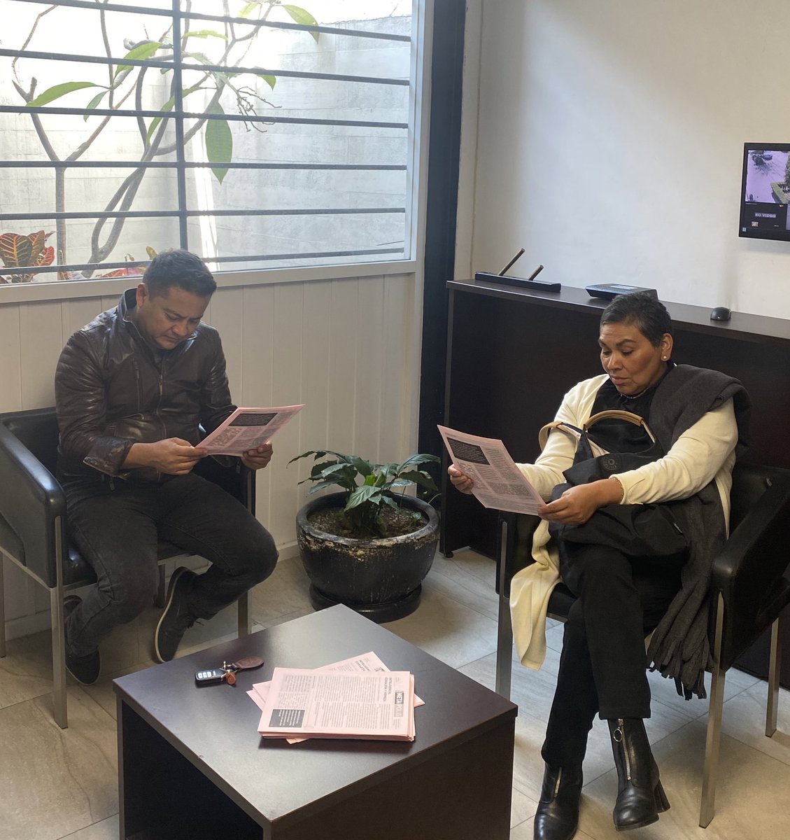 ValientaMx's tweet photo. FOJA #METAPolis es una publicación de #METACiudadana —Asociación Civil constituida para promover la #Gobernanza en la #CDMX y #ZMCM🇲🇽 Nuestros objetivos👇👇
✅Ciudadanizar la #Política. ✅Impulsar #Liderazgos Ciudadanos. ✅Incidir en la #decisiones públicas.
Nota: #18F #Zócalo👚 https://t.co/GvyCBeNJrn