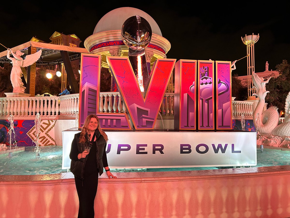 lexydray's tweet photo. viva las vegas https://t.co/Z6YuF90nHT