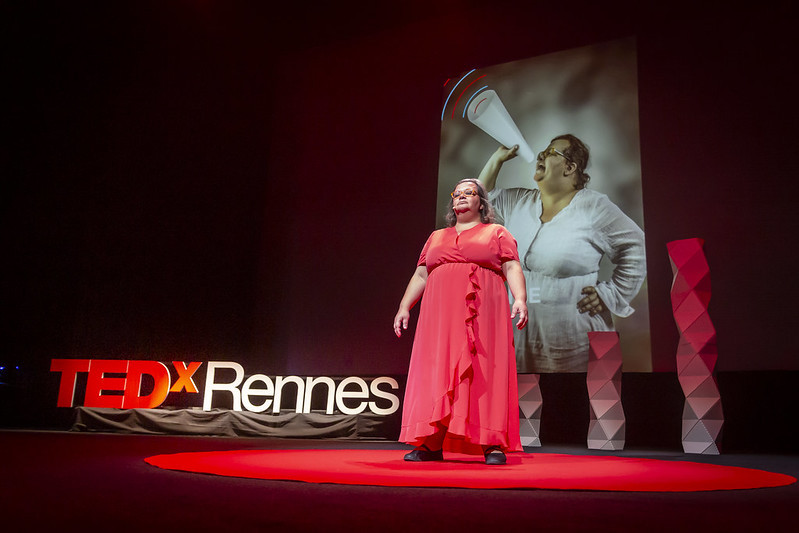 [Vidéo TEDxRennes 2023]
La vidéo de Sandrine Bizeul est en ligne !
“Je veux prendre la parole, je ne veux pas que l’on parle pour moi.[…] Quand vous sortez, je veux que vous changiez le regard  nous.” - Sandrine Bizeul
👉🏻tedxrennes.com/sursandrine-bi…
📸@‌FactoryViews -
#TEDxRennes2023