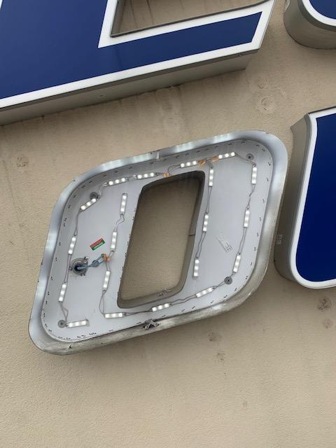 OmegaSignChicag's tweet image. ✨ Our professional sign repair services offer fast, dazzling results, long-lasting materials, and expert design to revitalize storefronts.  Don't let a flickering sign be a barrier to success.

#SignRepair #BrandRevival #BusinessGlowUp #SignMakeover #SkechersOutlet