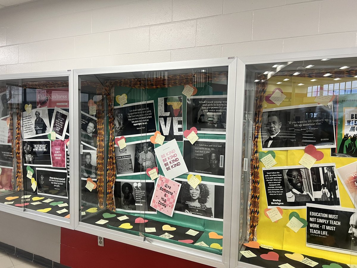 ed_jmarie's tweet photo. Black History is underway at Thornton and Gallery Walks are taking place #cultureofinclusivity #TTEAM
#ThorntonTeachersEducateAllMinds #BlackHistoryMonth 💙❤️ https://t.co/Rkjt2GqZDa