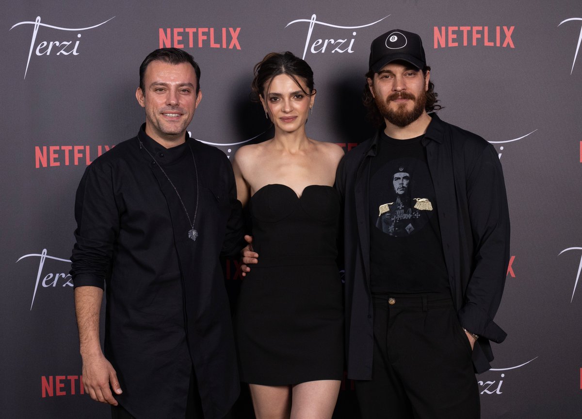 IstanbulNovart's tweet photo. Terzi for @netflixturkiye 

Creative Design and Production: @istanbulnovart
https://t.co/hX0MhDofhZ
Creative Director: Mehmet Pehlivan
https://t.co/BTqKbICSI7
Photographer: Uğurcan Tüzel
Line Producer: @kaan_kurtulus

#Netflix #CagatayUlusoy #SalihBademci #ŞifanurGül https://t.co/YsYxayHCcB