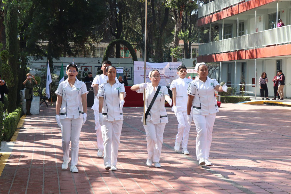 Conalep_Edomex's tweet photo. La contienda dio inicio y las mejores escoltas de la zona norte se enfrentaron en una muestra de talento, disciplina y pasión en el Concurso Estatal de Escoltas Ruta "Símbolos Patrios" 🫡🇲🇽

¡Apoya a tu favorita! 🤗🫶🏾

#25AñosApasionadamente
#ElPoderDeServir https://t.co/cQc9eRVPO6