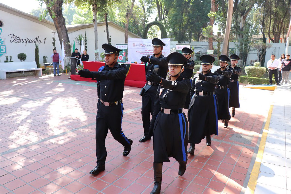 Conalep_Edomex's tweet photo. La contienda dio inicio y las mejores escoltas de la zona norte se enfrentaron en una muestra de talento, disciplina y pasión en el Concurso Estatal de Escoltas Ruta "Símbolos Patrios" 🫡🇲🇽

¡Apoya a tu favorita! 🤗🫶🏾

#25AñosApasionadamente
#ElPoderDeServir https://t.co/cQc9eRVPO6