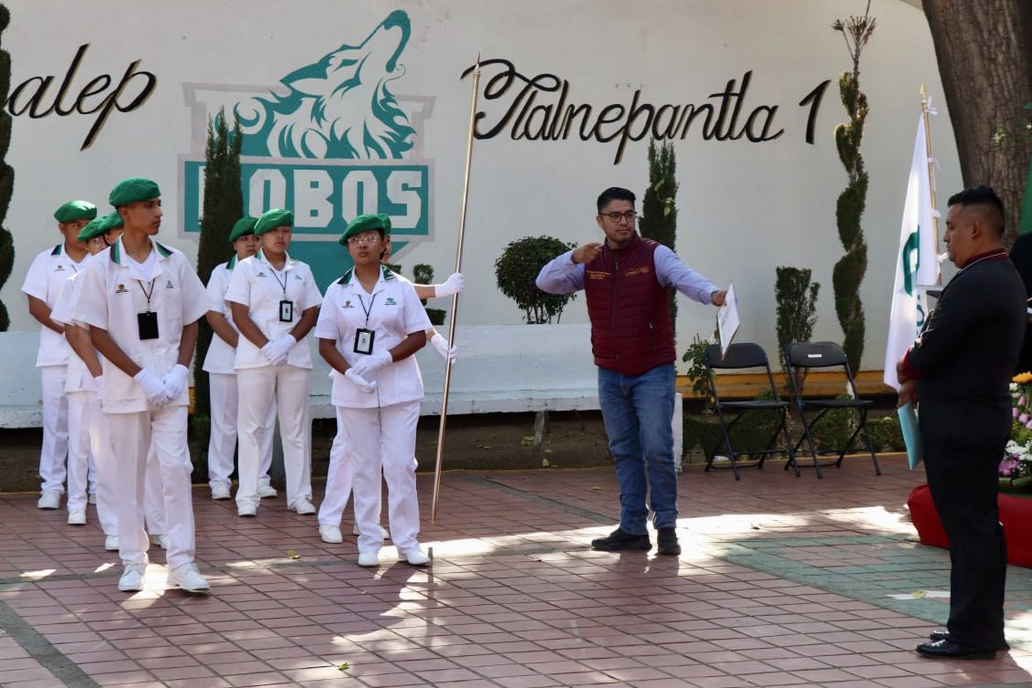 Conalep_Edomex's tweet photo. La contienda dio inicio y las mejores escoltas de la zona norte se enfrentaron en una muestra de talento, disciplina y pasión en el Concurso Estatal de Escoltas Ruta "Símbolos Patrios" 🫡🇲🇽

¡Apoya a tu favorita! 🤗🫶🏾

#25AñosApasionadamente
#ElPoderDeServir https://t.co/cQc9eRVPO6