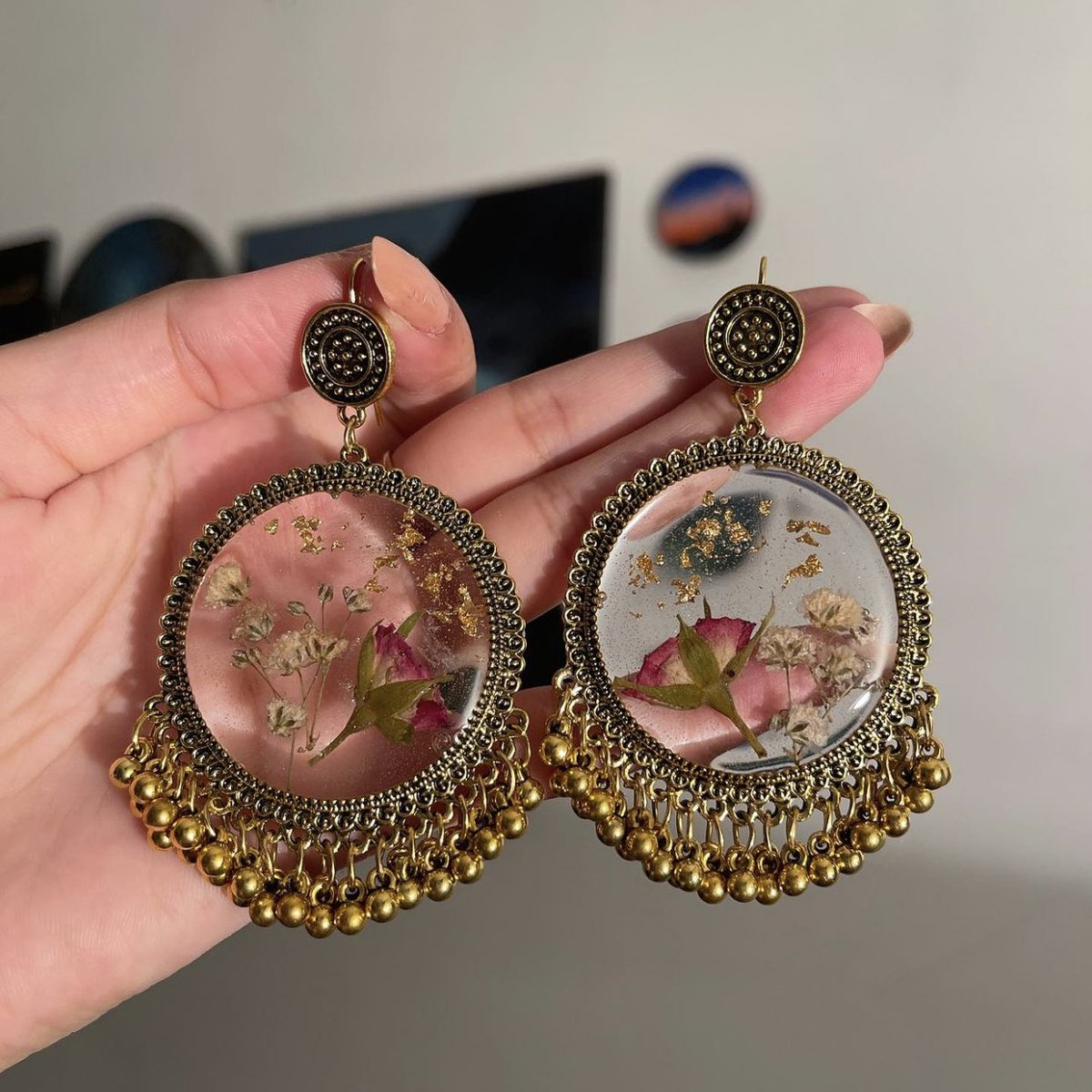 sunflwrsunset's tweet photo. goharjewels now ships worldwide pls remember that for my birthday this year guys. thanks. https://t.co/4bBqnL8AvB
