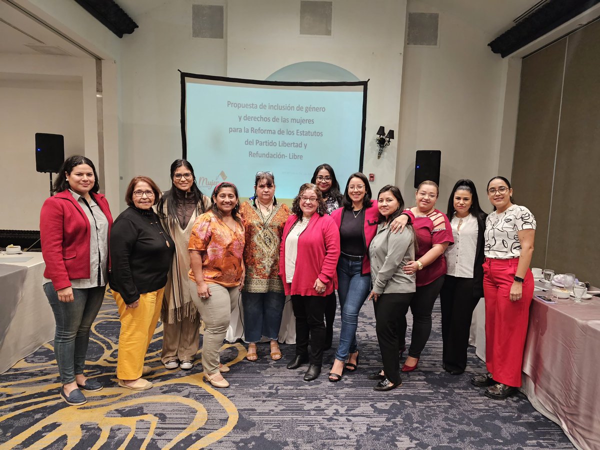 SecMujerLibre's tweet photo. Hoy compartimos un espacio de socialización y consulta sobre la propuesta de inclusión de género y derechos políticos de las mujeres en los documentos constitutivos del partido. 
(1/3) https://t.co/ZdRPUohImq
