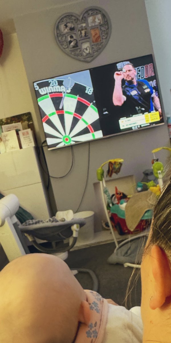 stephyjd4's tweet photo. @MSSdarts @leecocks180 Watching Daddy’s first game 🎯 then bedtime 😴 #darts #daddysgirl #lovethedarts https://t.co/YnXcCO1lnk