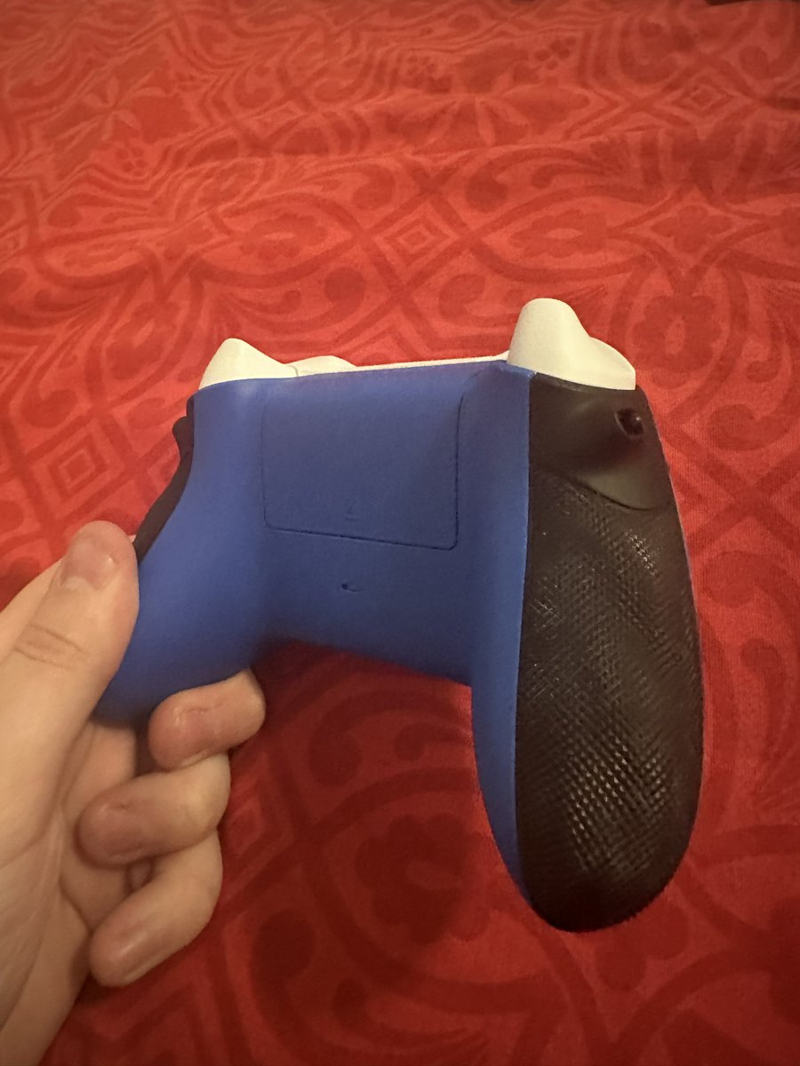 Huge shout out to <a href="/T4TurnUp/">zTommy</a> for hosting a controller giveaway and allowing me to customize it! I’ve been playing the past week or so with it and I’m loving it, especially the mouse click triggers he installed. If anyone needs a controller repair or a new one hit him up!!!