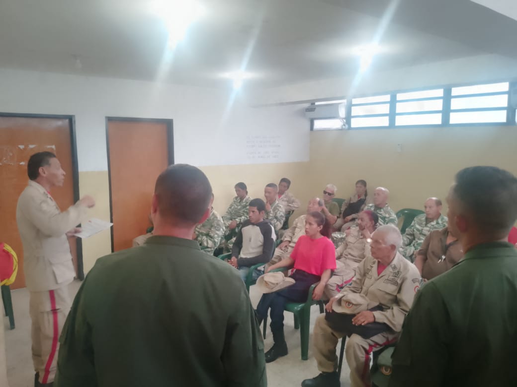 822Guaicamacuto's tweet photo. #8Febr Se efectuó Asamblea para debatir las #7T por una Venezuela Recuperada, con Bienestar Social en la jefatura civil de la Parroquia Urimare Sector Weekend en el Estado La Guaira, con la presencia de los concejos comunales para alcanzar Justicia Social.
#MiliciaBolivariana7T https://t.co/5jswVNxNzI