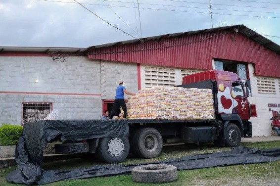 <a href="/jaarreaza/">Jorge Arreaza M</a> El Circuito Económico Comunal del Maíz activó el camión de la ruta comunal para garantizar la distribución de los alimentos Hecho en Comuna, cada 21 días en los estados Barinas, Lara y Portuguesa.