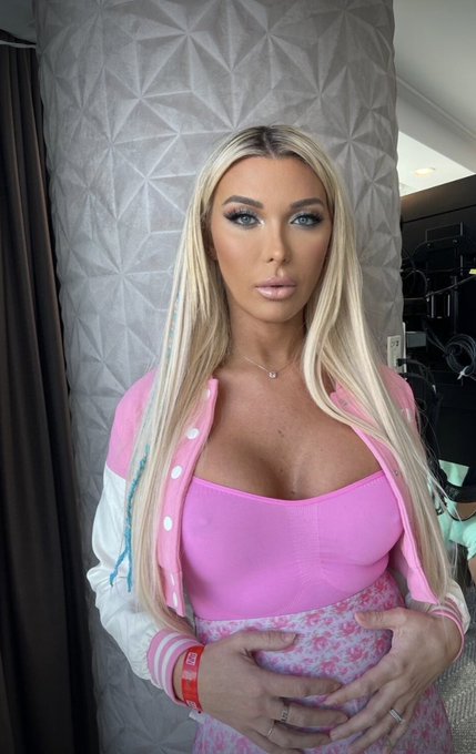 Camera ready ALWAYS ✨? https://t.co/UknnuPFpmN
