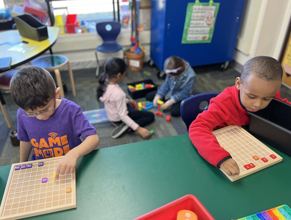 cotnerstigers's tweet photo. Today, #cotnerskinders continued our 💯 day celebration! Here are some snapshots of our stations. We raced to 100, explored what different collections of 100 objects look like and used them to collaborate &amp; create and expanded our understanding of the 💯 chart. #REYNproud https://t.co/UQbf1nEZbU