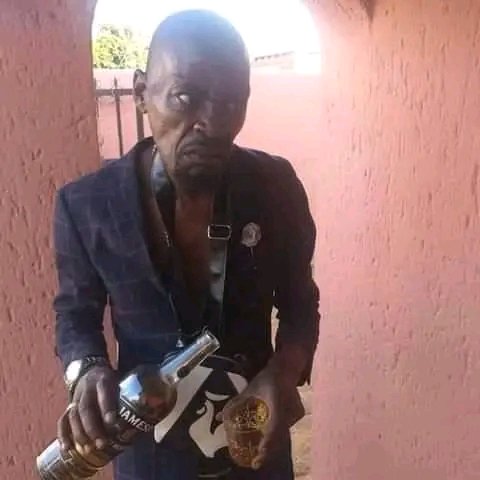 Skcosta19's tweet photo. @Mims4lyf First agenda kwi men's conference this year it has to be uSinaye damn the dude is slow slow to much talking no action I won't blame Zee if she goes to pappi for a kiss no Maan sinaye utyisa iteam bro https://t.co/c3og3PGb1Q