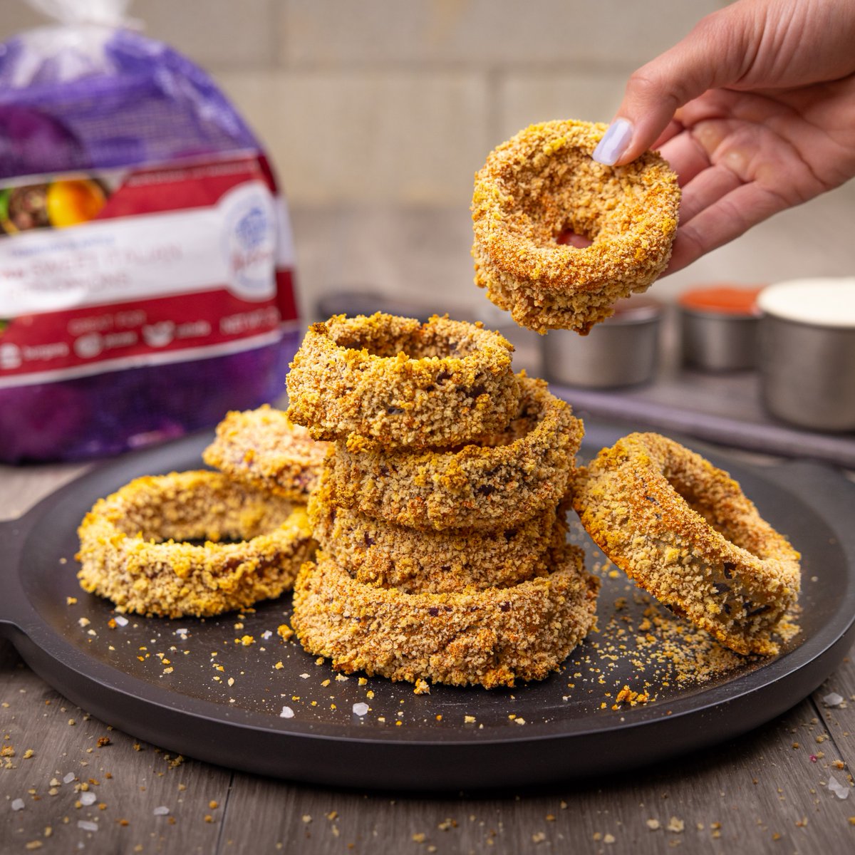 Another favorite #SuperBowl recipe! 🏈 These Baked Artisan Sweet Red Onion Rings are the perfect guilt-free appetizer that will have all your guest cheering 🎉 Get the recipe here: bit.ly/4bvjmpQ #agriculture #recipe #yum #recipeoftheday #superbowlrecipes