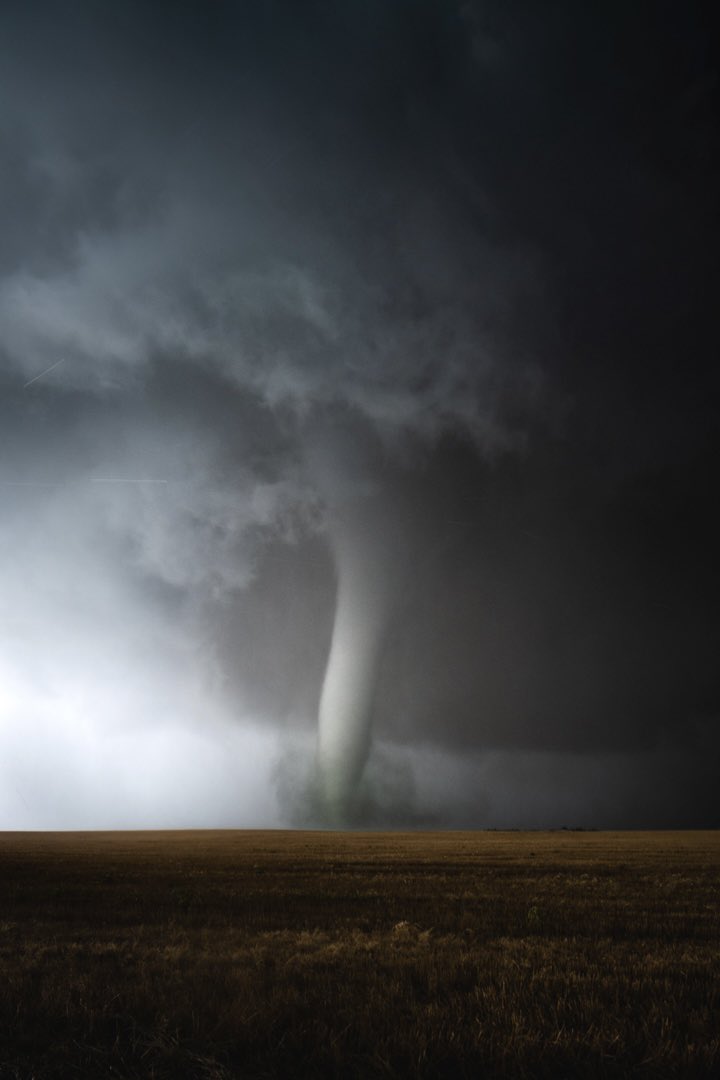 I’ve been pretty lucky to see a fair share of photogenic tornadoes in my short time as a storm chaser, but the Yuma, Colorado tornado still gives me those magical feels every time I look at photos/videos from that day. The perfect tube, with the perfect light due to being in the