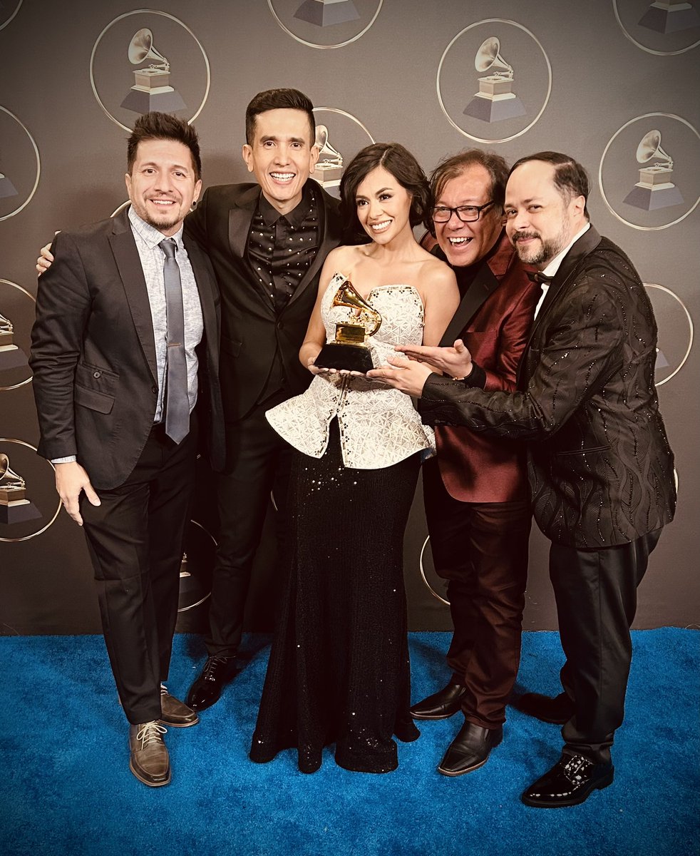 We grow together preschool songs de 123 Andres album con el que ganamos el Grammy como mejor álbum de música para niños !  Que alegría!