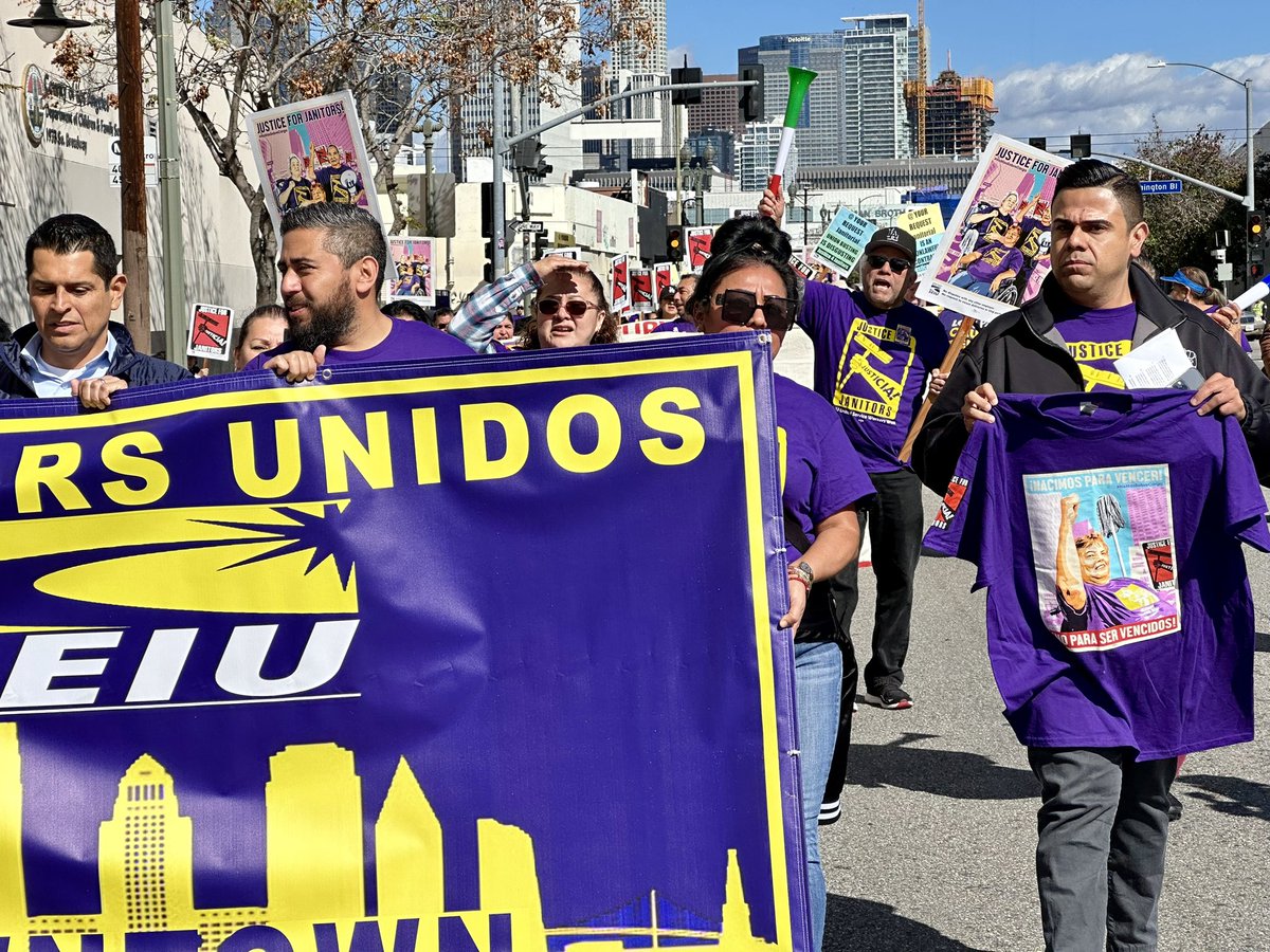 ¡Justicia para los janitors! ¡Ya basta con el abuso del inmigrante! Janitors deserve a fair living wage, better working conditions, a fair contract, a stop to immigrant abuse and to have respect and dignity in the work place.

L.A. is a union town!