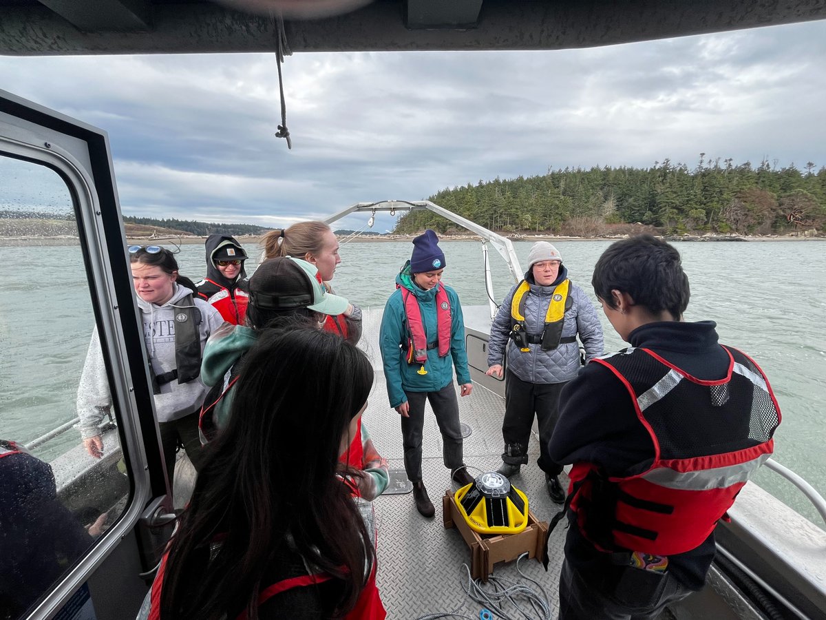 Here's the Waves and Tides class deploying a wave sensor just offshore of the Swinomish Indian Tribal Community’s clam garden last week. This is part of a larger study led by Drs. Sam Kastner and Marco Hatch along with grad students Chloe Cason and Maia Heffernan (both MACS ‘23).