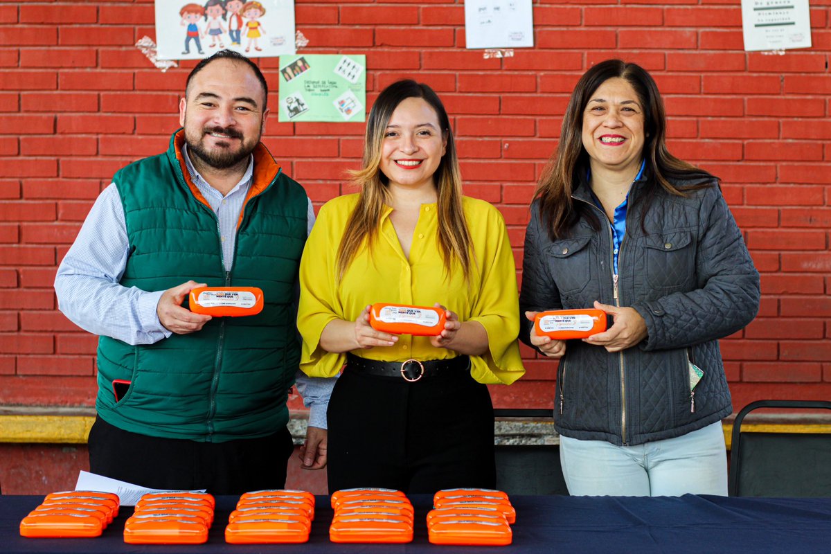 TabitaOrtizH's tweet photo. Que bonito tiempo compartimos en la entrega de lentes de la Escuela Primaria Miguel Ramos Arizpe en Monterrey.🤓👓🧠

Gracias a los padres de familia, niñas, niños y directivos que nos dieron su confianza para llevar este programa a su escuela.🙌🏻

Ahora sí, ¡a aprender mejor!❤️👓 https://t.co/ZfwNiae5U9
