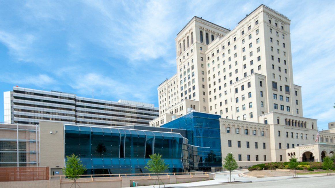 AHNtoday's tweet photo. NEWS: Congratulations to five of our hospitals for receiving Healthgrades' 2023 and 2024 Quality Awards! 🏆 https://t.co/cycOAWe4QG https://t.co/vGz5GnT96q