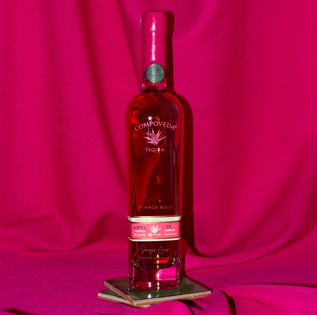 SipCompoveda's tweet image. Rosa Tequila, the perfect companion for a romantic evening.

#RewriteTheRulesofTequila #CompovedaRosa #TequilaRosa #CompovedaTequila