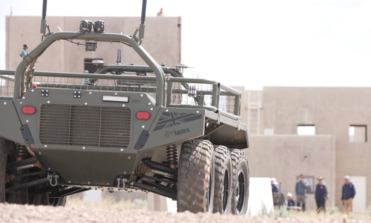 NEWS 🗞️ AUKUS trial AI in robot vehicles 🤖 Late last year Australian personnel joined #OurPartners from the United Kingdom and United States in South Australia where they put a range of robot vehicles to the test.