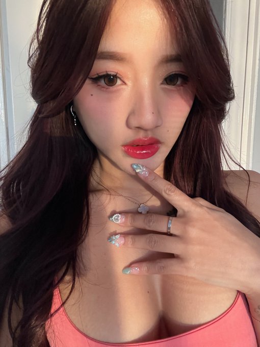 the selfies 🤭 https://t.co/rT8SRLjFGQ