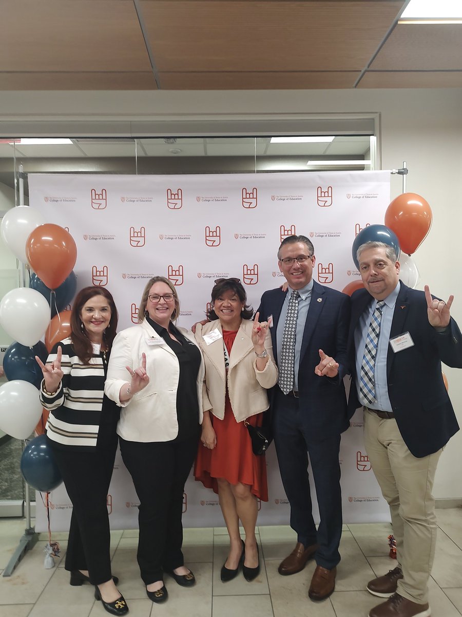 Congratulations to UT's College of Education and Harlingen CISD leadership team on our new partnership! Hook' Em Here: Harlingen. @utexascoe 🤘🏽