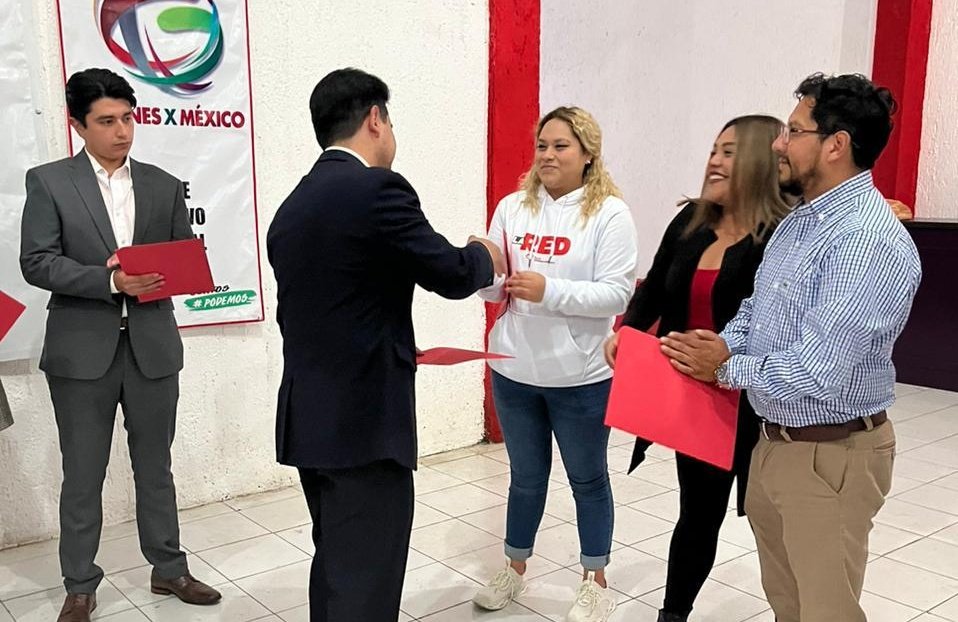 ChiapasPRI's tweet photo. La Presidenta de la @LaREDChiapas, @MoscosoMajo, tomó protesta de su nuevo Comité en San Cristóbal de las Casas, felicitamos a Jairo, Celeste, Miguel, Yuliana, Adan, Lupita, Alicia y Norely por esta encomienda.
Seguros que su participación fortalecerá los trabajos del partido. https://t.co/WsdGNMFz17