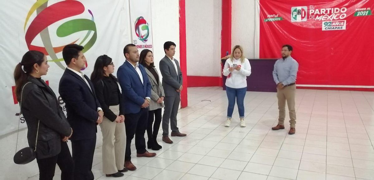 La Presidenta de la <a href="/LaREDChiapas/">La RED Chiapas</a>, <a href="/MoscosoMajo/">Majo Velasco Moscoso</a>, tomó protesta de su nuevo Comité en San Cristóbal de las Casas, felicitamos a Jairo, Celeste, Miguel, Yuliana, Adan, Lupita, Alicia y Norely por esta encomienda.
Seguros que su participación fortalecerá los trabajos del partido.