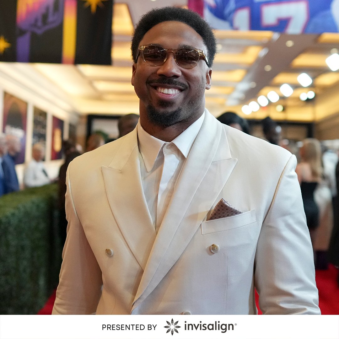 Couple of @Browns with big smiles. @Invisalign 📺: #NFLHonors on CBS & NFLN 📱: Stream on #NFLPlus