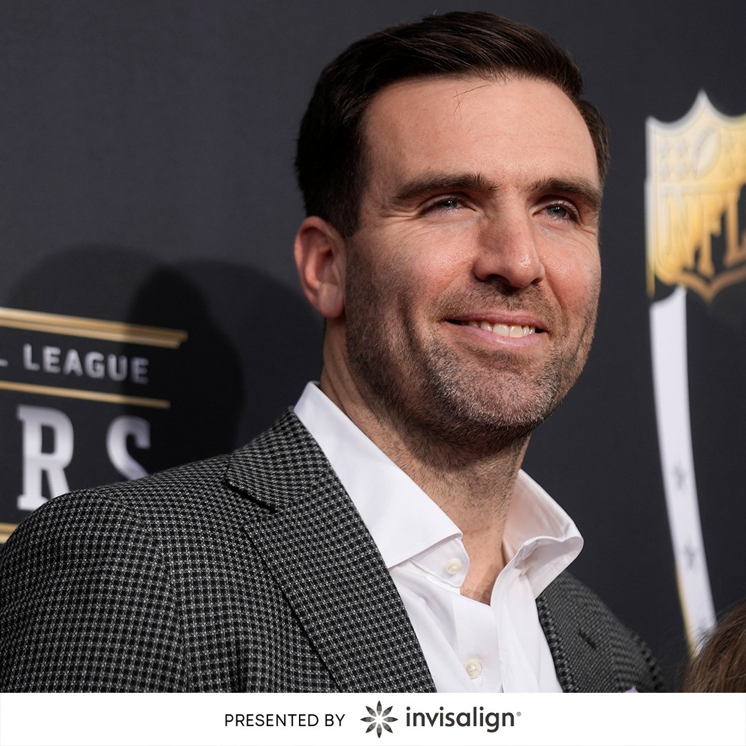 NFL's tweet image. Couple of @Browns with big smiles. @Invisalign 

📺: #NFLHonors on CBS &amp;amp; NFLN
📱: Stream on #NFLPlus