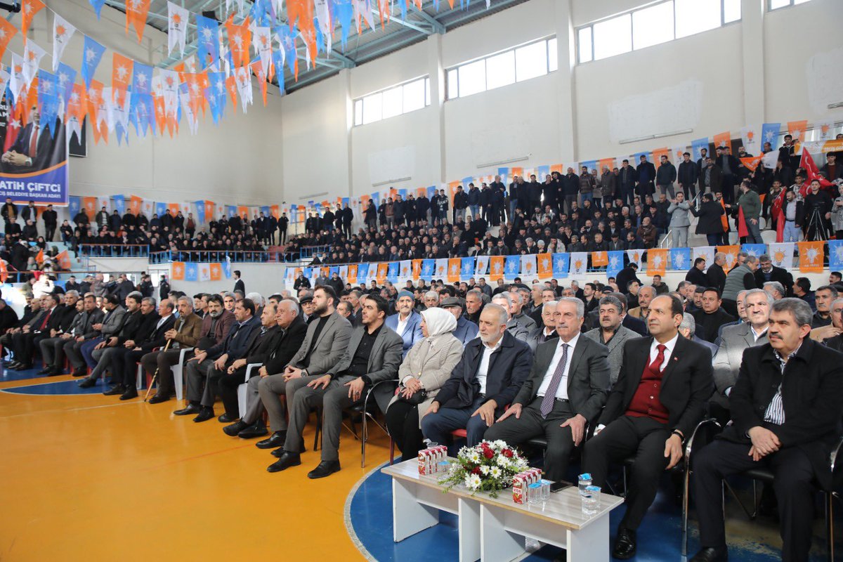 Fatihciftcivan's tweet photo. Haydi Bismillah.

Bizim için bir sevda olan #Erciş’deyiz.

Aziz hemşerilerimizin çok muhteşem karşılama ve katılımıyla seçim startını verdik.

Yeniden #Erciş

Bir Sevda ‘dır Erciş https://t.co/CudkPoF0mh