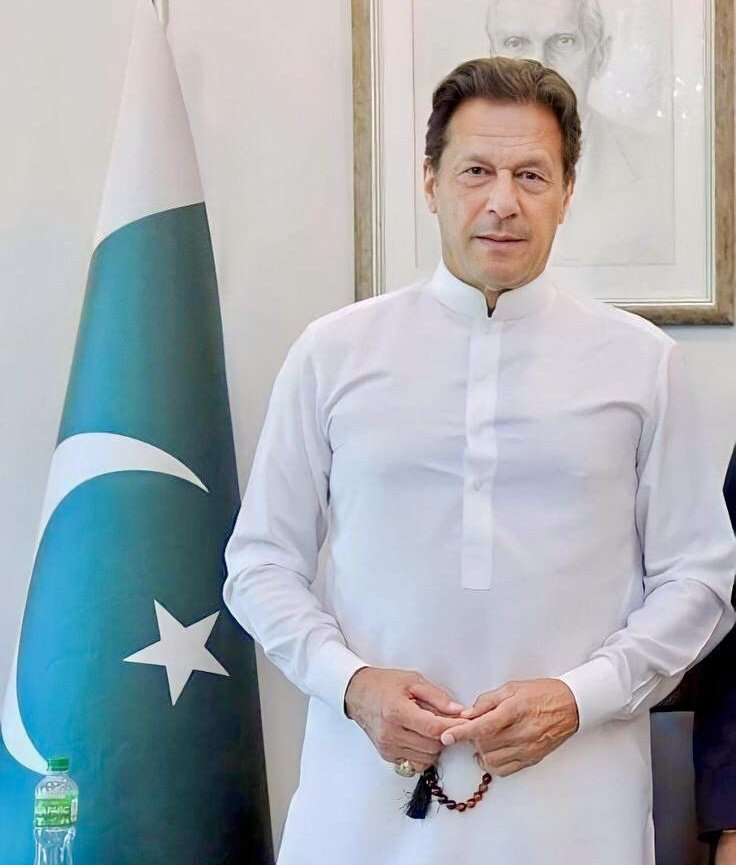 RaniaVohra's tweet photo. #ElectionResult Breaking News 🚨
Imran Ahmed Khan niazi ✊✌️ an 
PTI Won the Election 2024!

 #ImranKhanPTI #Elections2024Pakistan  #GeneralElectionN0W 
#PTI https://t.co/dB4n08LS1Y