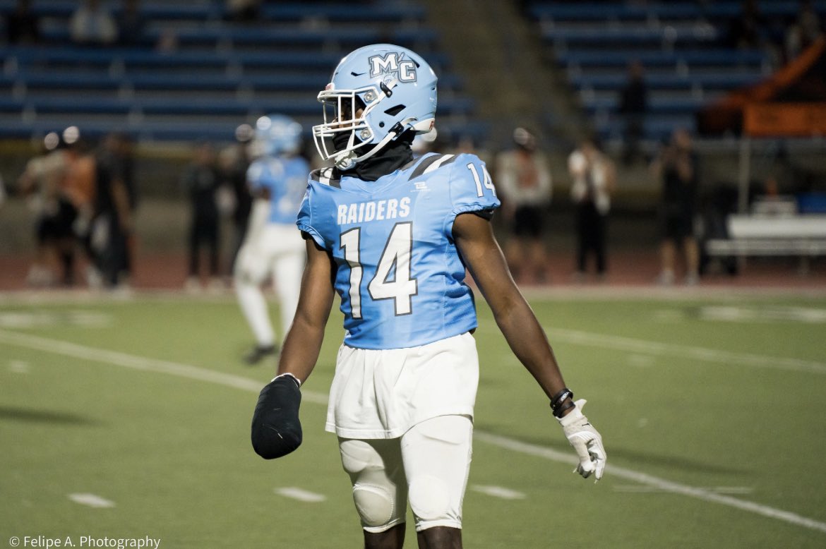 Spring Grad (May 2024)  / 3.5 GPA

One of the best JUCO DB’s in the country!

Lockdown corner 🔒 
STILL AVAILABLE
6 ft / 180 Lbs / 80” wingspan
1 FBS Offer
19 PBU’s / 29 Tackles / 2 INT’s (All with a cast)
ALL CONFERENCE PLAYER‼️
Most Improved Player (Team Award)
FILM IN BIO‼️‼️