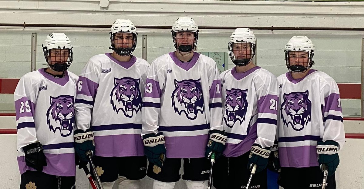 Chaser3030's tweet photo. Sneek peek of tomorrow night’s @BishopTimonHigh hockey cancer night thanks to Coach @MCassidy90 🐅🏒🥅🐾🎗️#PrideInThePaw #HockeyFightsCancer https://t.co/Fx0lS3SUTs