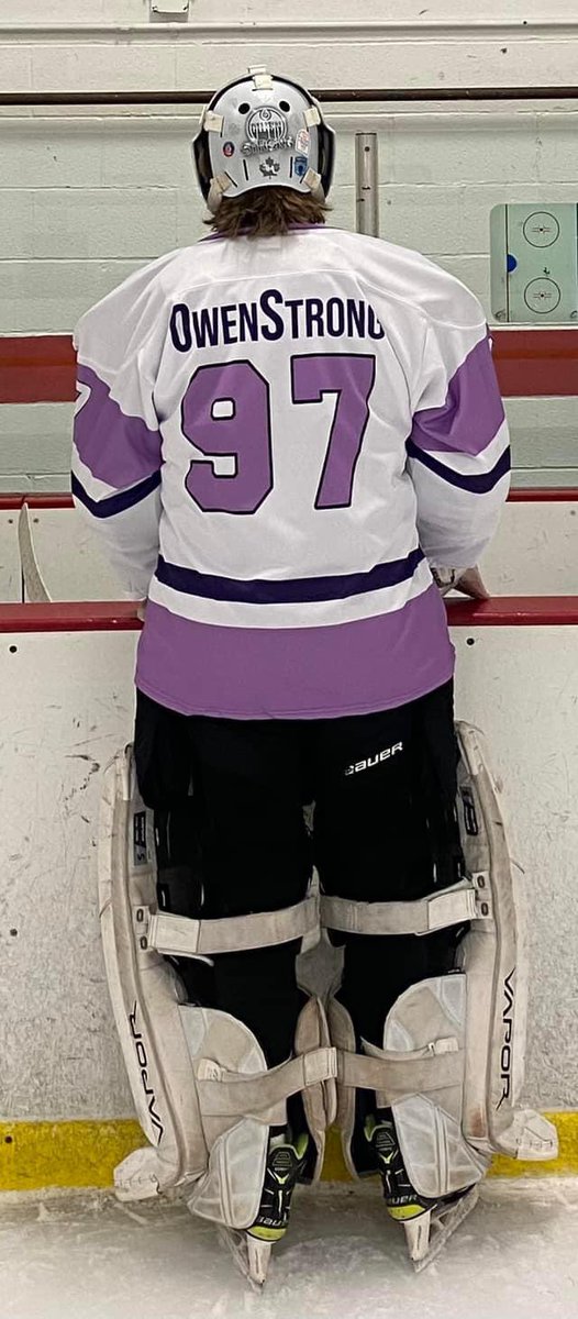 Chaser3030's tweet photo. Sneek peek of tomorrow night’s @BishopTimonHigh hockey cancer night thanks to Coach @MCassidy90 🐅🏒🥅🐾🎗️#PrideInThePaw #HockeyFightsCancer https://t.co/Fx0lS3SUTs