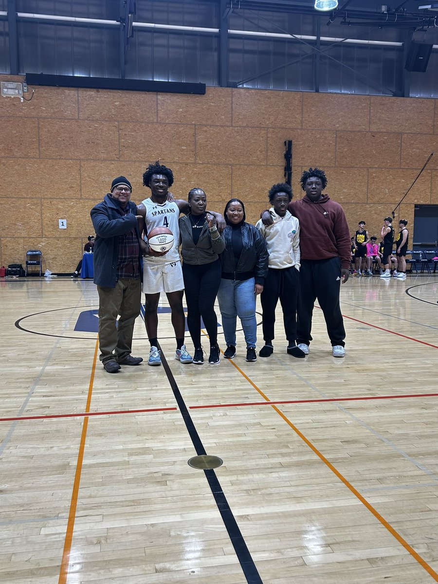 SoleburyBBall's tweet photo. Welcome to the club @Tyler_Simpson18!In just 2 short years, Junior Guard, Tyler Simpson has now been added to a list of talented Solebury athletes. Way to go, Tyler!! #1000thptclub #30ptTy #SpartanStrong🔵⚪️ https://t.co/7d2Jx78fKe