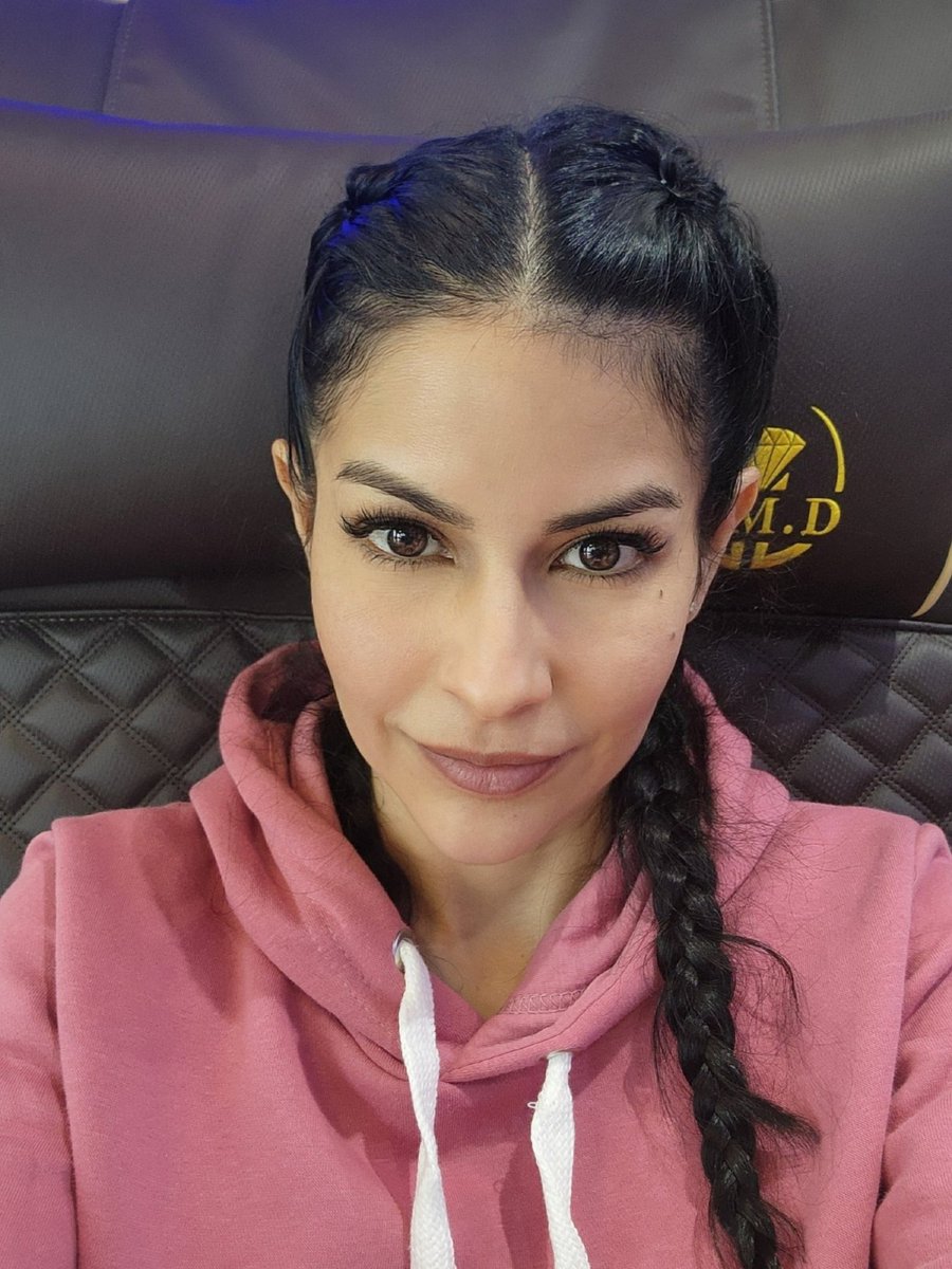 Lolabrea01's tweet photo. Getting my nails done; as I live rent free in the minds of simpletons 😂😂. Imagine still being angry and checking my status updates to enrage yourself? Keep giving me hits and I'll keep hittin' them with it. #NailsOnPoint https://t.co/cFpTrw6KWr