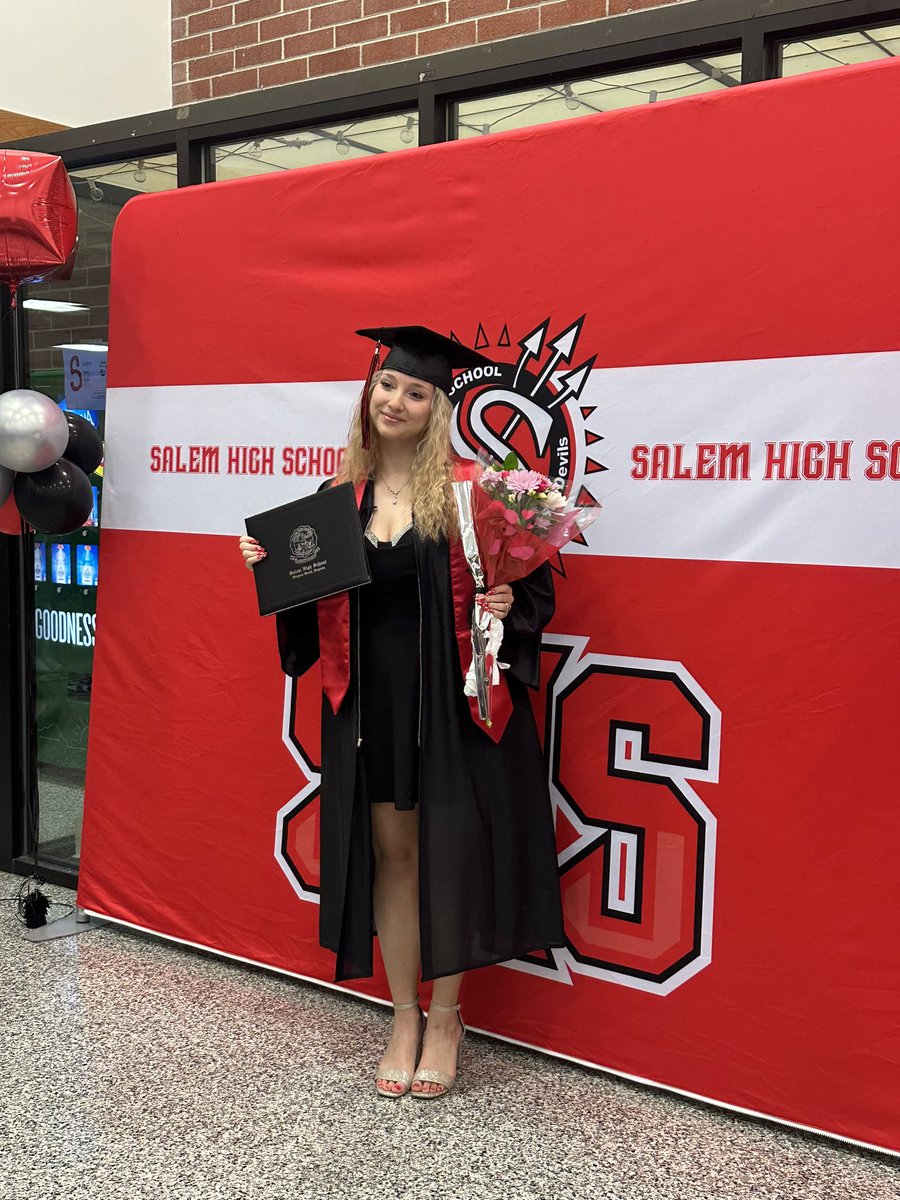 PernitesLibrary's tweet photo. Shout out to @roblanzsc for creating the catch at Salem. I got to be the mentor to this girl who I kept in touch with who just graduated early from @SalemHSVB !bonus: saw one of @ADownham and my student! https://t.co/hR5hpIMMrm