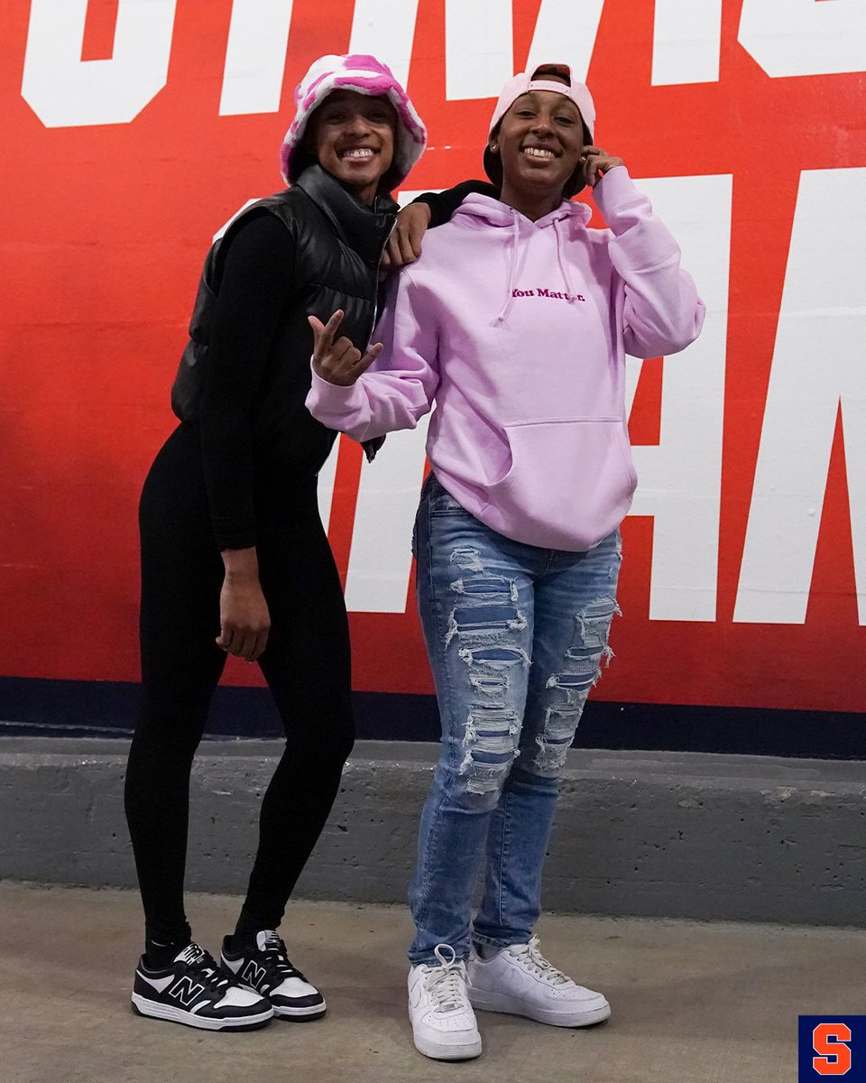 CuseWBB's tweet image. Pink Out tunnel walk 🩷🩷