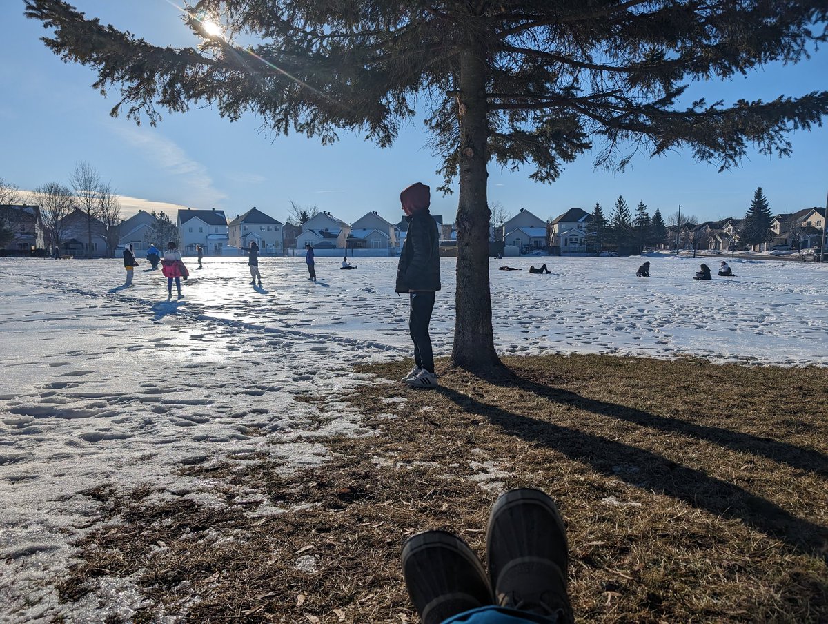 I love how Ss choose contact with a tree or the snow when I send them to pick a spot to do their 5 min of mindfulness. Such a beautiful day outside, evocating all the changes in nature over winter and the mental health benefits of  #natureforall #ocsbscience @StPeterOCSB