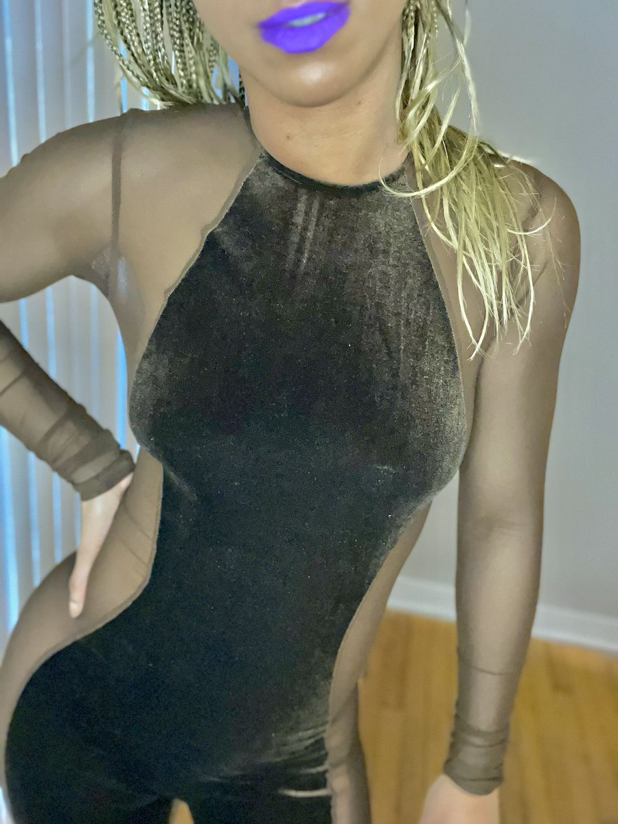 blackfootcharli's tweet image. 35 body all mine #aquarius #feb6 #1989