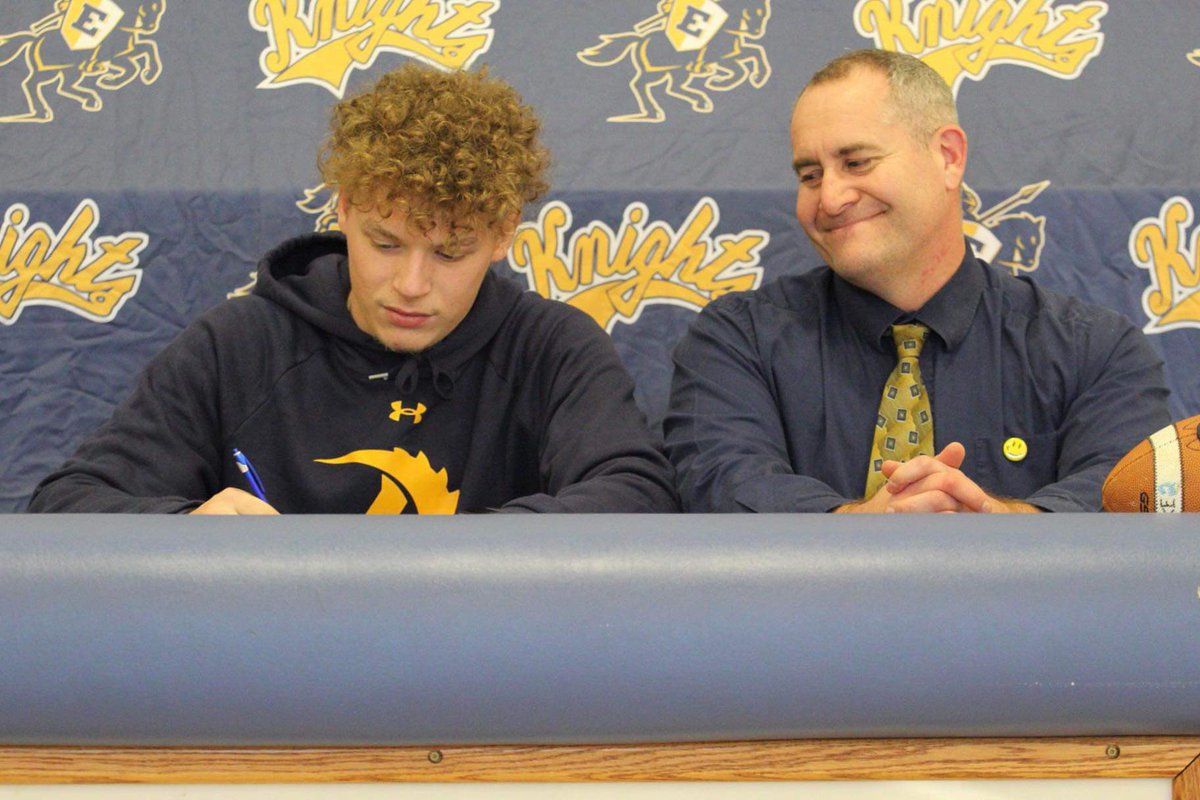 Kris Bunk (@4_bunk) on Twitter photo Officially signed and became a gator yesterday!! 🐊🐊 <a href="/CoachMCochran/">Matt Cochran</a> <a href="/Coach_Layer/">Braden Layer</a> <a href="/CoachHanhold/">Matt Hanhold</a> <a href="/AlleghenyFB/">Allegheny Football</a> Officially signed and became a gator yesterday!! 🐊🐊 <a href="/CoachMCochran/">Matt Cochran</a> <a href="/Coach_Layer/">Braden Layer</a> <a href="/CoachHanhold/">Matt Hanhold</a> <a href="/AlleghenyFB/">Allegheny Football</a>