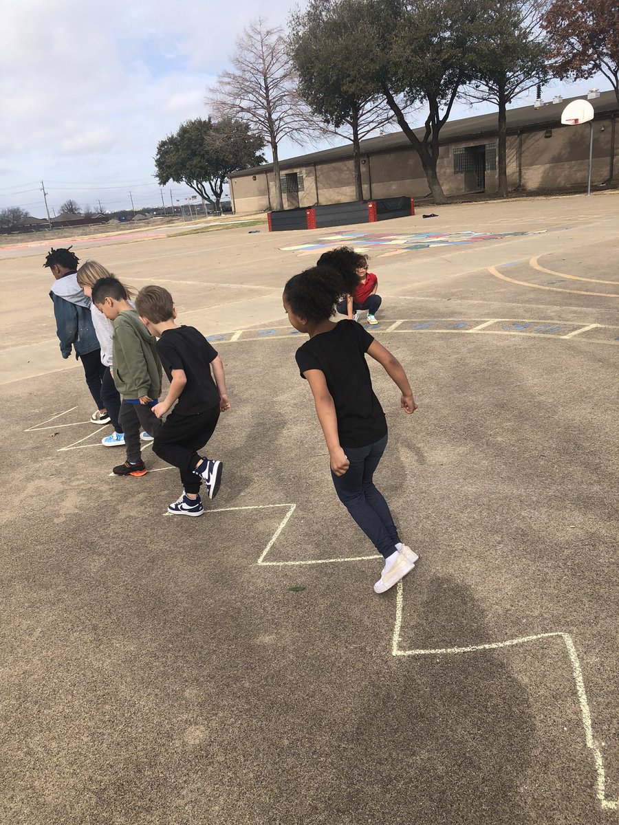 BrittneyHager7's tweet photo. All the ways we can move♥️. #GISDscience @Herfurth_Bronco @GISDTLD https://t.co/hVsbxQ27Pu