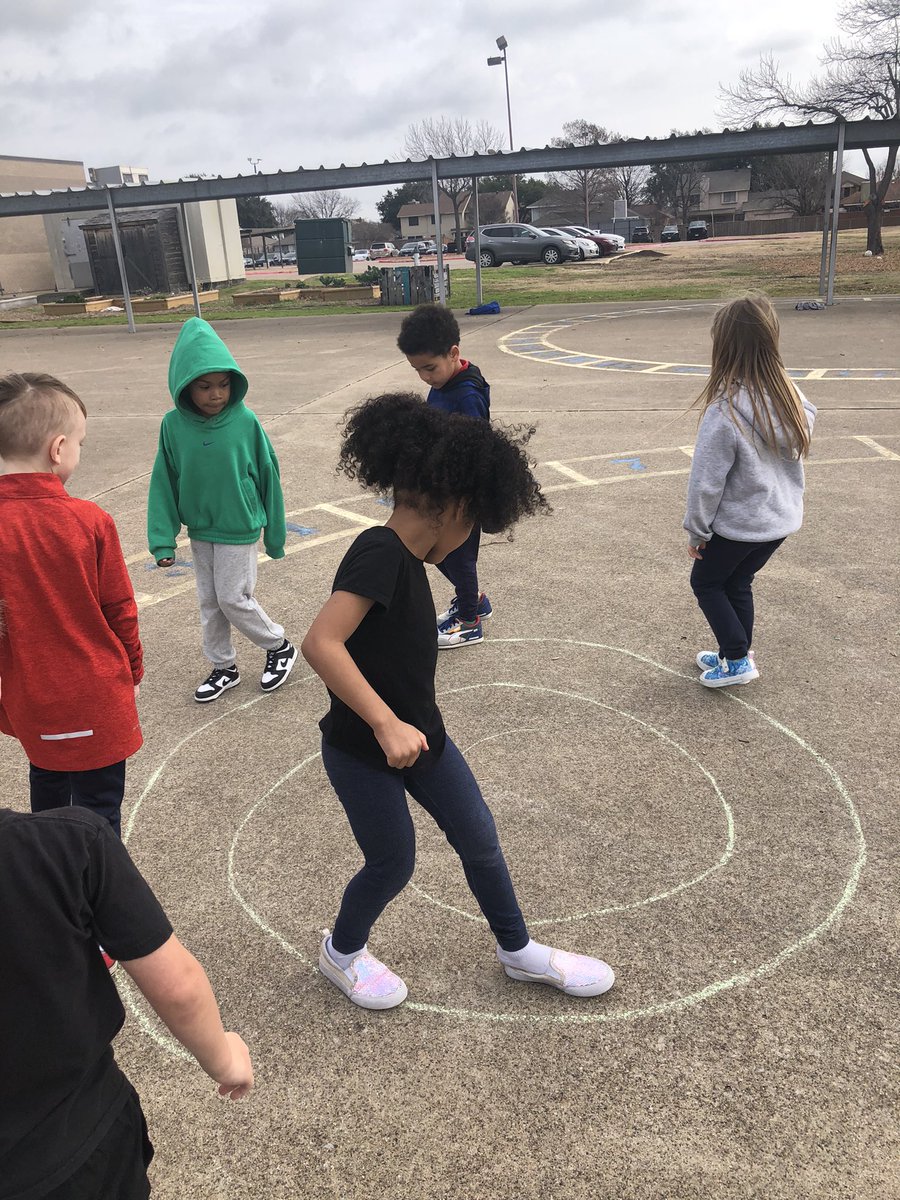 BrittneyHager7's tweet photo. All the ways we can move♥️. #GISDscience @Herfurth_Bronco @GISDTLD https://t.co/hVsbxQ27Pu
